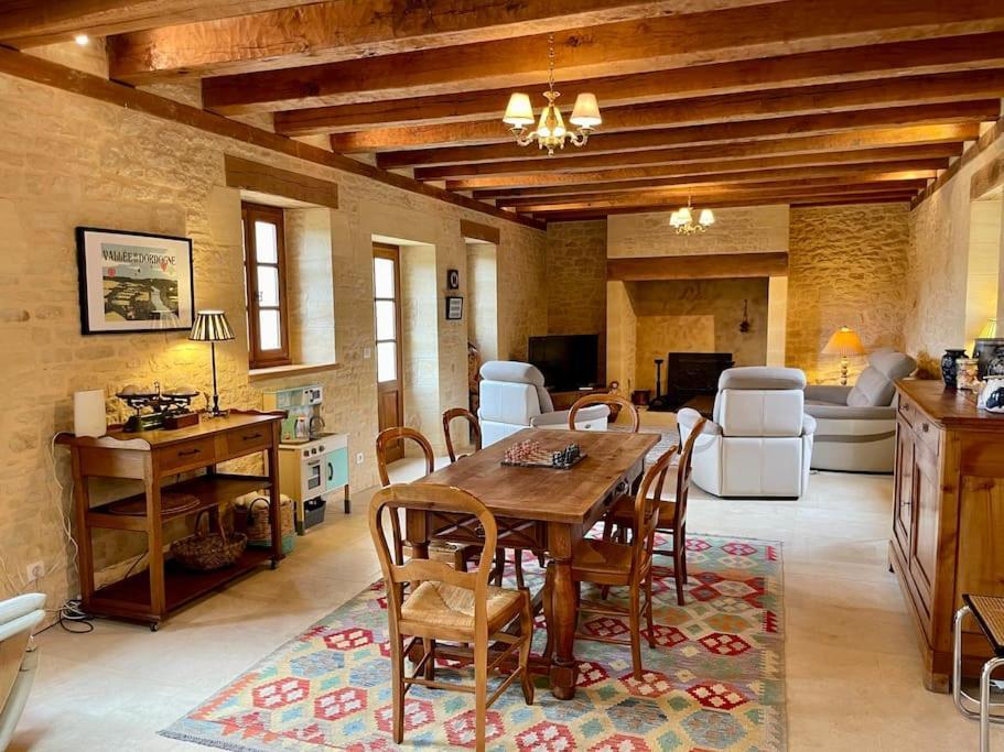 Charming 19Th Century Farmhouse With Pool Витрак Екстериор снимка