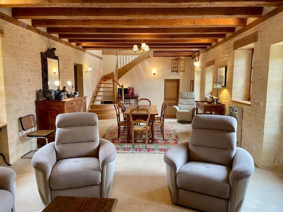 Charming 19Th Century Farmhouse With Pool Витрак Екстериор снимка