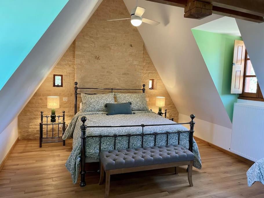 Charming 19Th Century Farmhouse With Pool Витрак Екстериор снимка